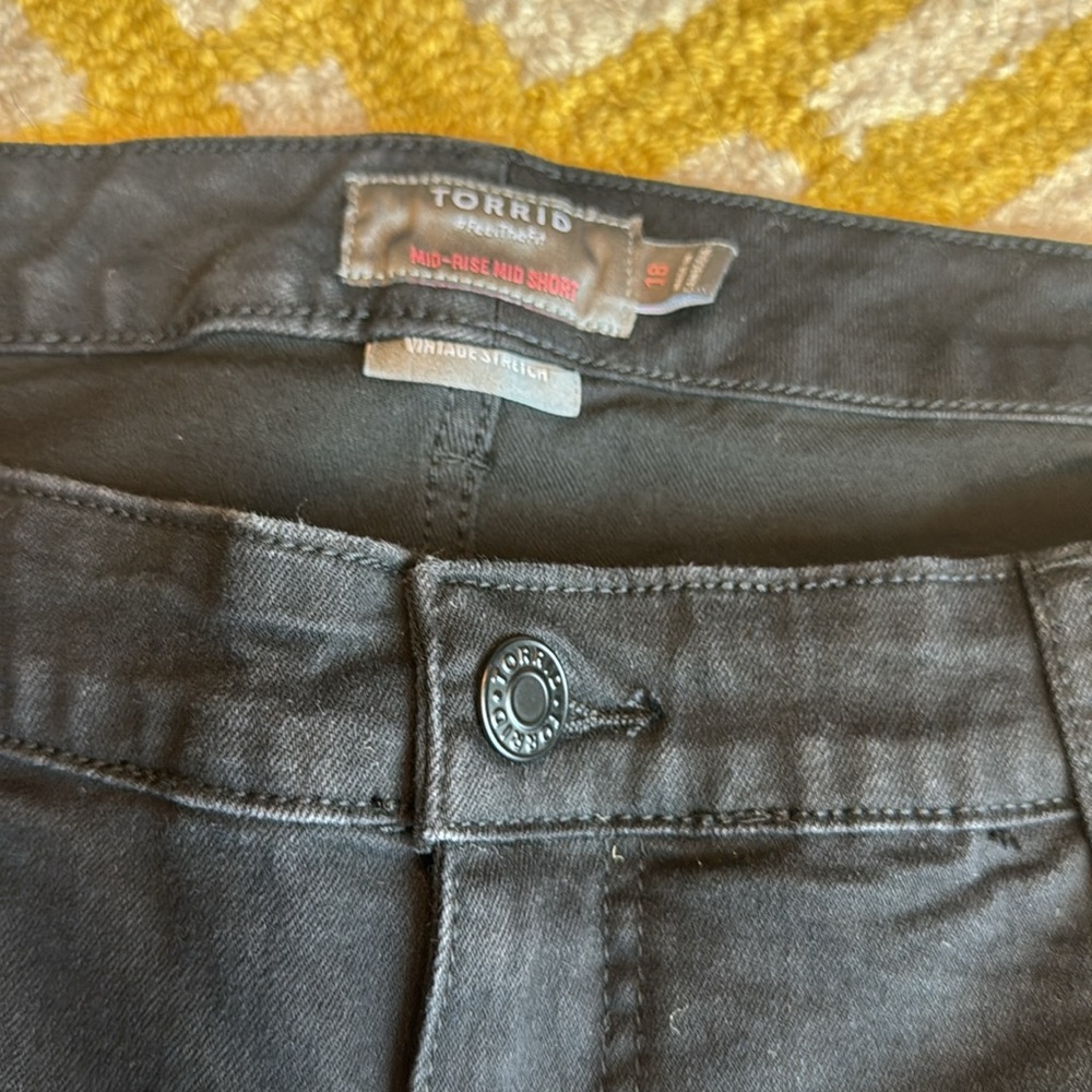 Torrid bundle 2) shorts Black and Blue Jean Shorts black raw hemline size 18 - Picture 7 of 10